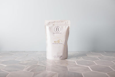 Milk Mineral Bath Soak, Made with Coconut, Dead Sea Salt & Vanilla Bean CO2, Ideal for Hydration, Good for Sensitive Skin, Approximately 5 Baths, 23 oz